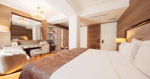 A bed or beds in a room at Hotel De Reve Galata-Special Class