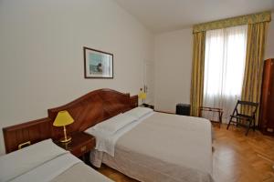 Postel nebo postele na pokoji v ubytování Albergo Italia