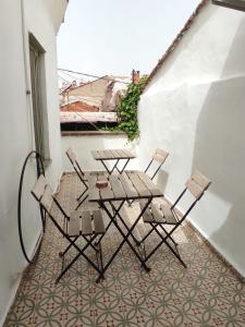 two chairs and a table on a balcony at Kidoni Macaron Guesthouse in Ayvalık