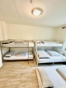 Łóżko lub łóżka piętrowe w pokoju w obiekcie Apartment Mimi Homes Cologne City