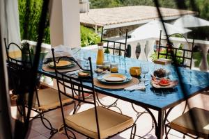 a blue table with plates of food on it at B&B Entrecolinas in Paderne