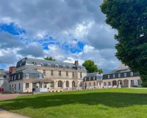 a large building with a lawn in front of it at Le Hameau Arribas in Condé-Sainte-Libiaire