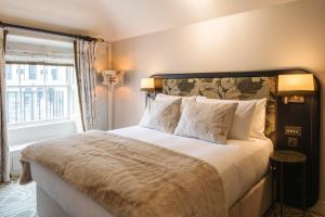 a bedroom with a large bed and a window at Townhouse on the Green in Dublin