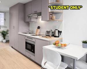 Kuchyňa alebo kuchynka v ubytovaní Student Only Zeni Central Nottingham Studios