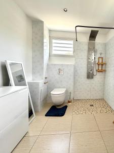 Koupelna v ubytování Villa Émeraude - Vue sur Piscine et Jacuzzi privé