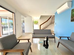 Posezení v ubytování Villa Émeraude - Vue sur Piscine et Jacuzzi privé + 21 fotografií