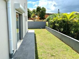 Zahrada ubytování Villa Émeraude - Vue sur Piscine et Jacuzzi privé