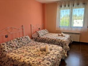 a bedroom with two beds and a couch at La Libélula in El Espinar +28 photos