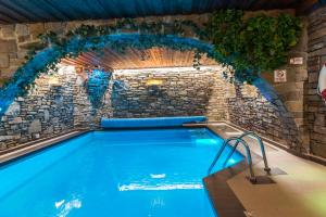 Bazén v ubytovaní Chata Walczaków -Blue Cave Cottage alebo v jeho blízkosti