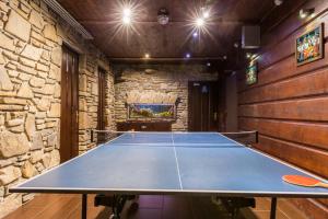 Stolný tenis v ubytovaní Chata Walczaków -Blue Cave Cottage alebo v jeho okolí