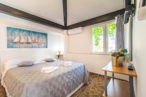 Postel nebo postele na pokoji v ubytování Giovanna Boutique Rooms & Pool