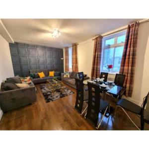 a living room with a couch and a table at Stylish 1 Bed Flat in the Heart of Marble Arch in London