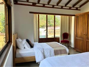 Ένα ή περισσότερα κρεβάτια σε δωμάτιο στο Casa Colonial Premium en el Centro Histórico - Sol de Iguaque