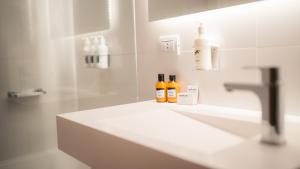 Esplendor by Wyndham Asuncion tesisinde bir banyo