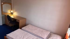Postel nebo postele na pokoji v ubytování Manuela Ifjúsági Hotel