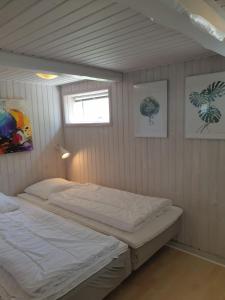a bedroom with two beds in a room at Hyttan in Åkirkeby