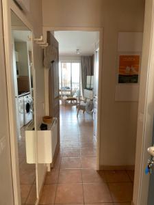 Gallery image of Beau T2 vue mer dans résidence standing avec piscine classé 3 étoiles in Six-Fours-les-Plages