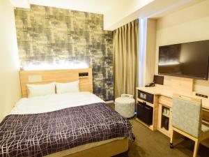 TV i/ili multimedijalni sistem u objektu APA Hotel Kyoto Gojo Omiya