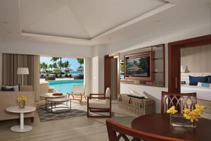 Baseinas apgyvendinimo įstaigoje Secrets St James Adults Only - All Inclusive arba netoliese