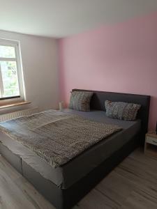 a bedroom with a large bed in a room at Ferienwohnung Am Atelier in Rathenow