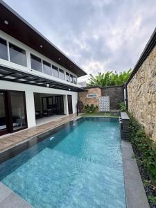 Kolam renang di atau di dekat Villa Medea Banyuwangi