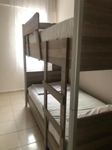 - deux lits superposés dans une chambre dans l'établissement MİNA GRAND HOTEL, à Kemer