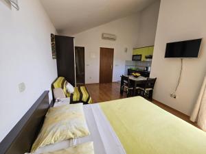 a bedroom with a bed and a dining room at Studio apartment in Duce with sea view, balcony, air conditioning, WiFi 5067-6 in Duće