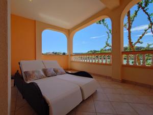 Posteľ alebo postele v izbe v ubytovaní Apartment in Kampor with sea view, balcony, air conditioning, WiFi (4838-1)