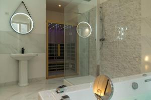 Koupelna v ubytování Suite Atemporelle - SPA room