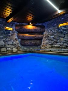 Bazén v ubytovaní Chata Walczaków -Blue Cave Cottage alebo v jeho blízkosti