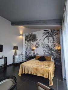 a bedroom with a bed with a mural of palm trees at Le Mas Del Cavalier in Baho