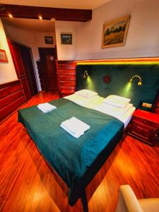 Posteľ alebo postele v izbe v ubytovaní Chata Walczaków -Blue Cave Cottage