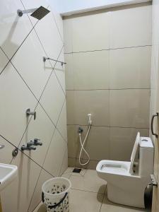 Bilik mandi di Woodland residency