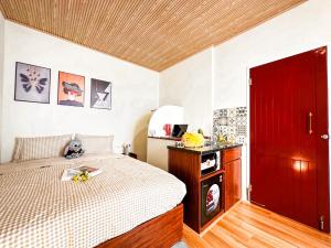 Postel nebo postele na pokoji v ubytování La Casa Di Dicembre 36B Trần Hưng Đạo