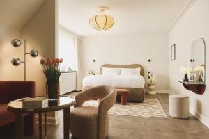 A seating area at Hotel Bella Grande