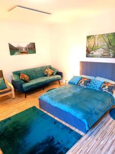 Letto o letti in una camera di Family Apartments center of Mürzzuschlag