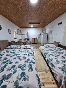 Postel nebo postele na pokoji v ubytování Darija & Srđan + 12 fotografií