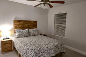 Giường trong phòng chung tại Big Oak