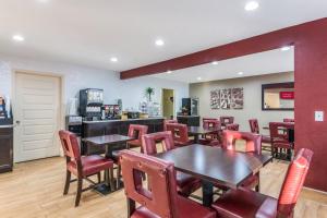 a restaurant with tables and chairs and a counter at Red Roof Inn Williamsburg in Williamsburg