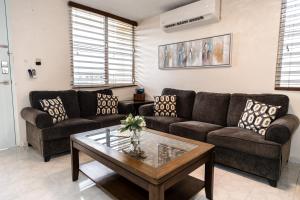 Oasis in the South of the Island with FREE parking and laundry的休息区