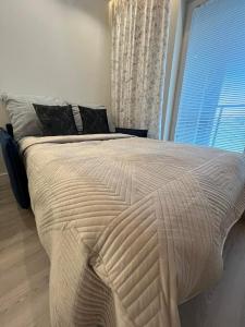 Ένα ή περισσότερα κρεβάτια σε δωμάτιο στο Apartament pod różą Szajnowicza Iwanowa 27a