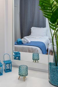 Rúm í herbergi á DIMITRA apartment with private pool and sea view -the ground floor of a two storey building