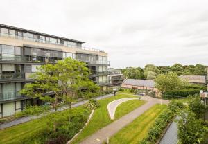 Κήπος έξω από το Luxury Apartment in Dublin