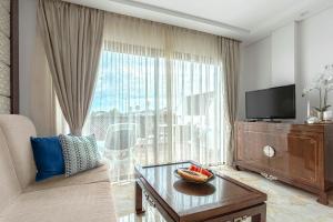 a living room with a couch and a tv and a table at Ocean View Apartment in Albatros Golf del Sur in San Miguel de Abona