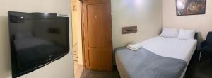 Ліжко або ліжка в номері ENIGMA HOSTEL