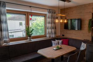 A television and/or entertainment centre at Appartement Höll