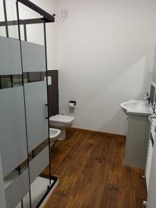 a bathroom with a toilet and a sink at Da Caterina Appartamento Con Cucina in Cittadella