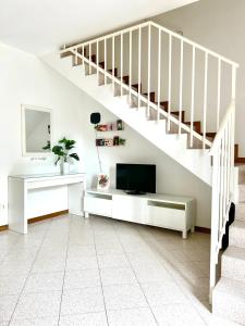 Μια τηλεόραση ή/και κέντρο ψυχαγωγίας στο Seafront Chill Escape