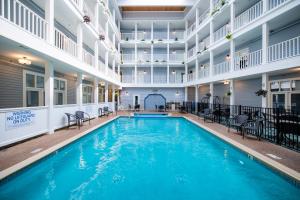 a pool in therium of a hotel with blue water at Lake View Hotel in Mackinac Island