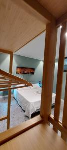 ナポリにあるGate 16 Room Napoliのベッドルーム1室(ベッド1台付)